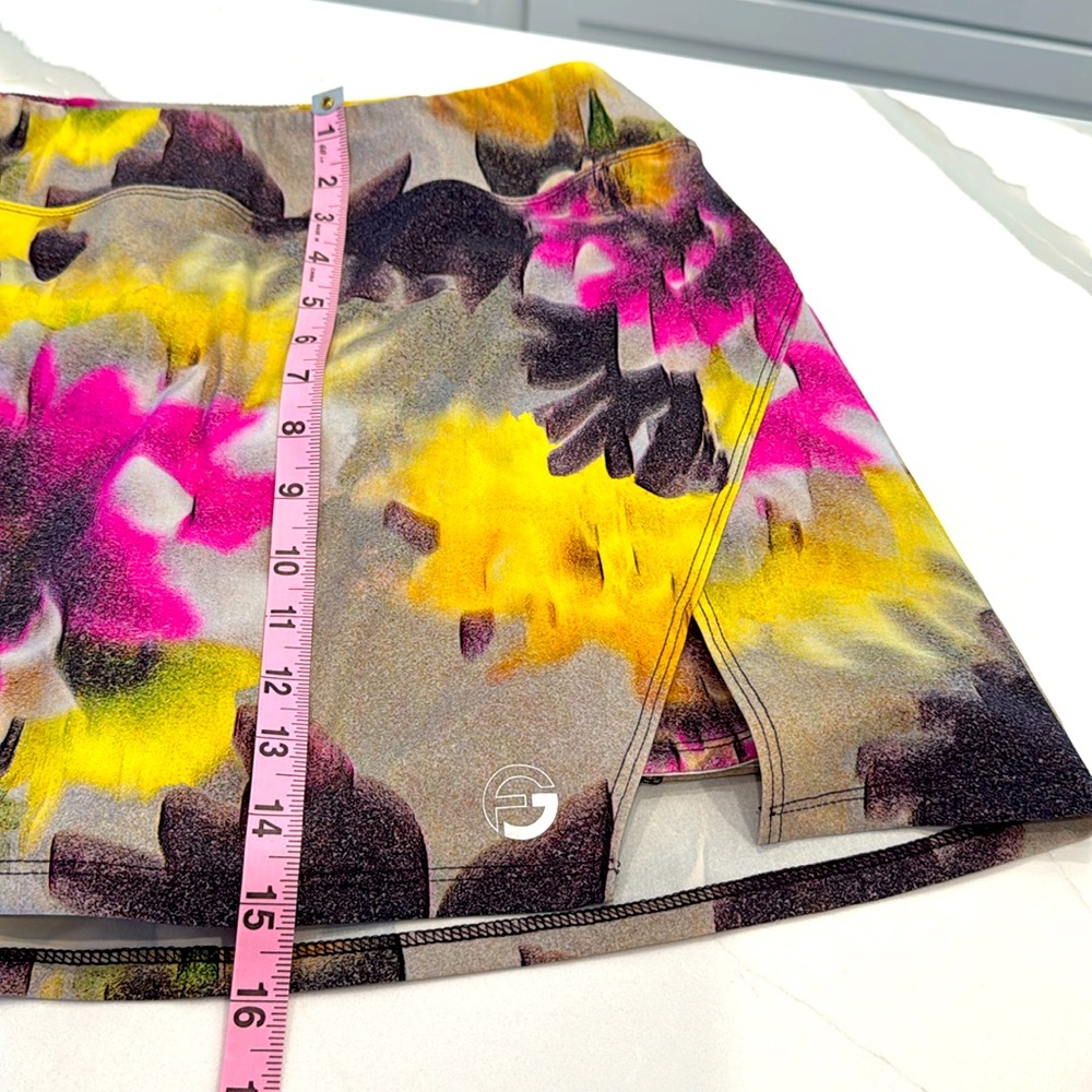 Foray Golf, Tennis, Pickleball Gray Yellow Pink Floral Mini A-Line Slit Short L - Picture 3 of 8